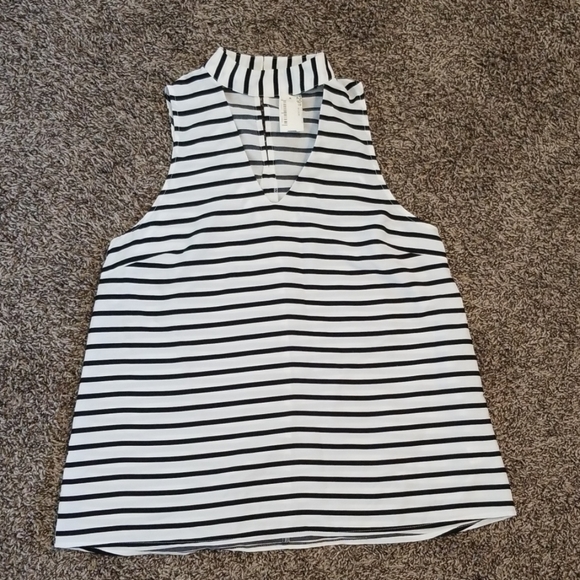 J.Roberts Tops - NWT Adorable Boutique Top
